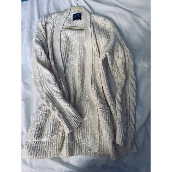 Sweaters - Abercrombie & Fitch Cable Knit Cardigan